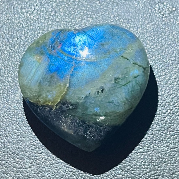 New Handmade Natural Labradorite Flash Blue Green Crystal Heart Carved Stone - Picture 8 of 15